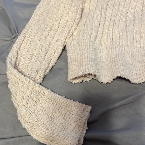 Cream cropped sweater - Picture 2 of 3